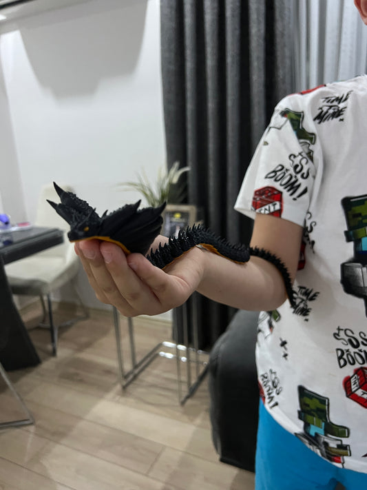 ShadowScale Kara Su Ejderi – Esnek Hareketli Koleksiyon Figürü